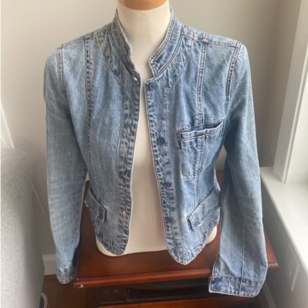 Mossimo Y2K light washed stand up collar button distressed jean jacket size med